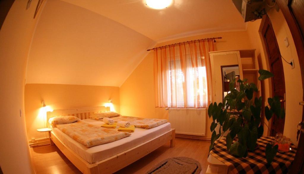 Csatari Pensiune Praid Chambre photo